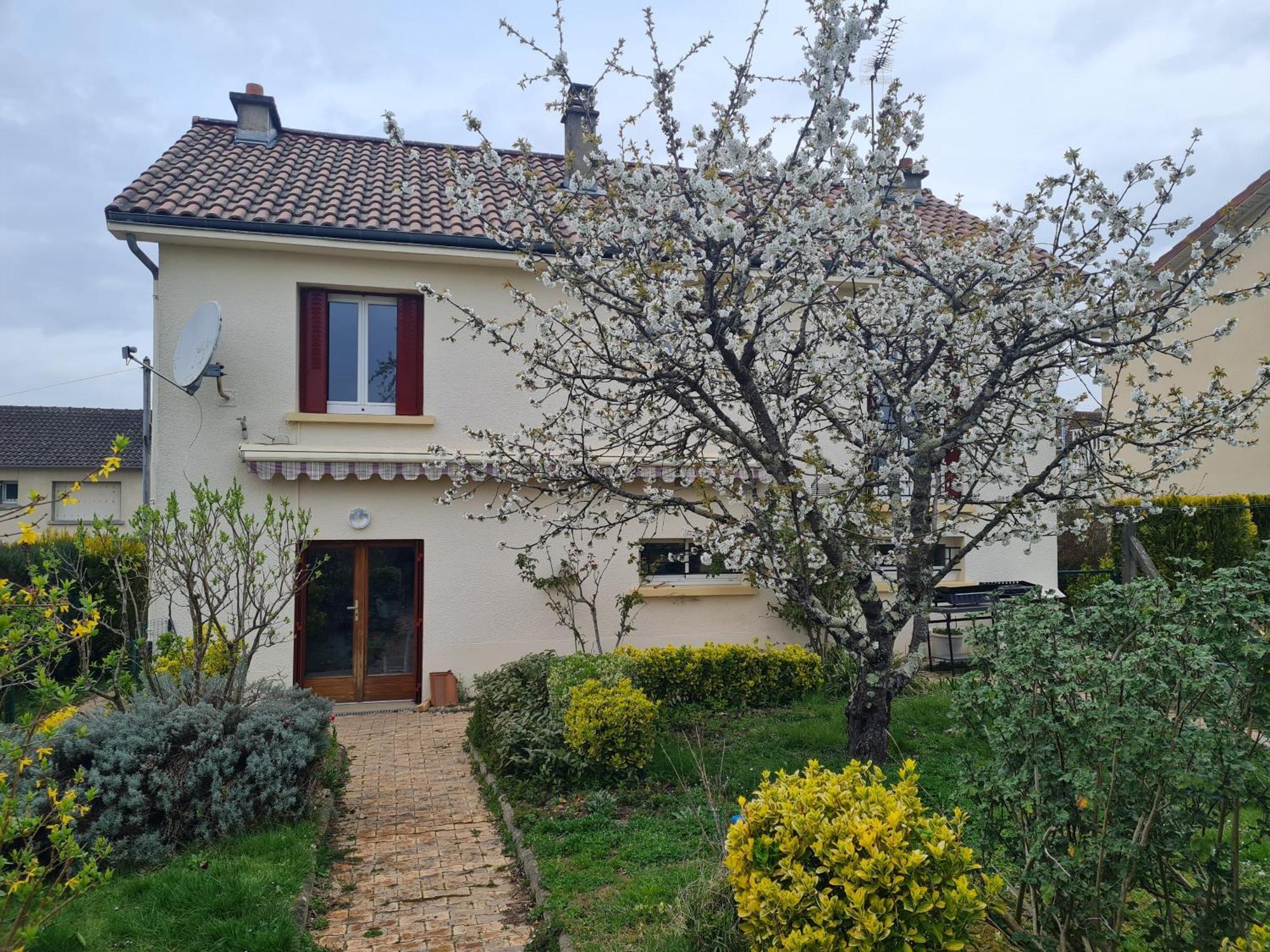 Logement Cosy Au Coeur D'Oradour Exterior foto